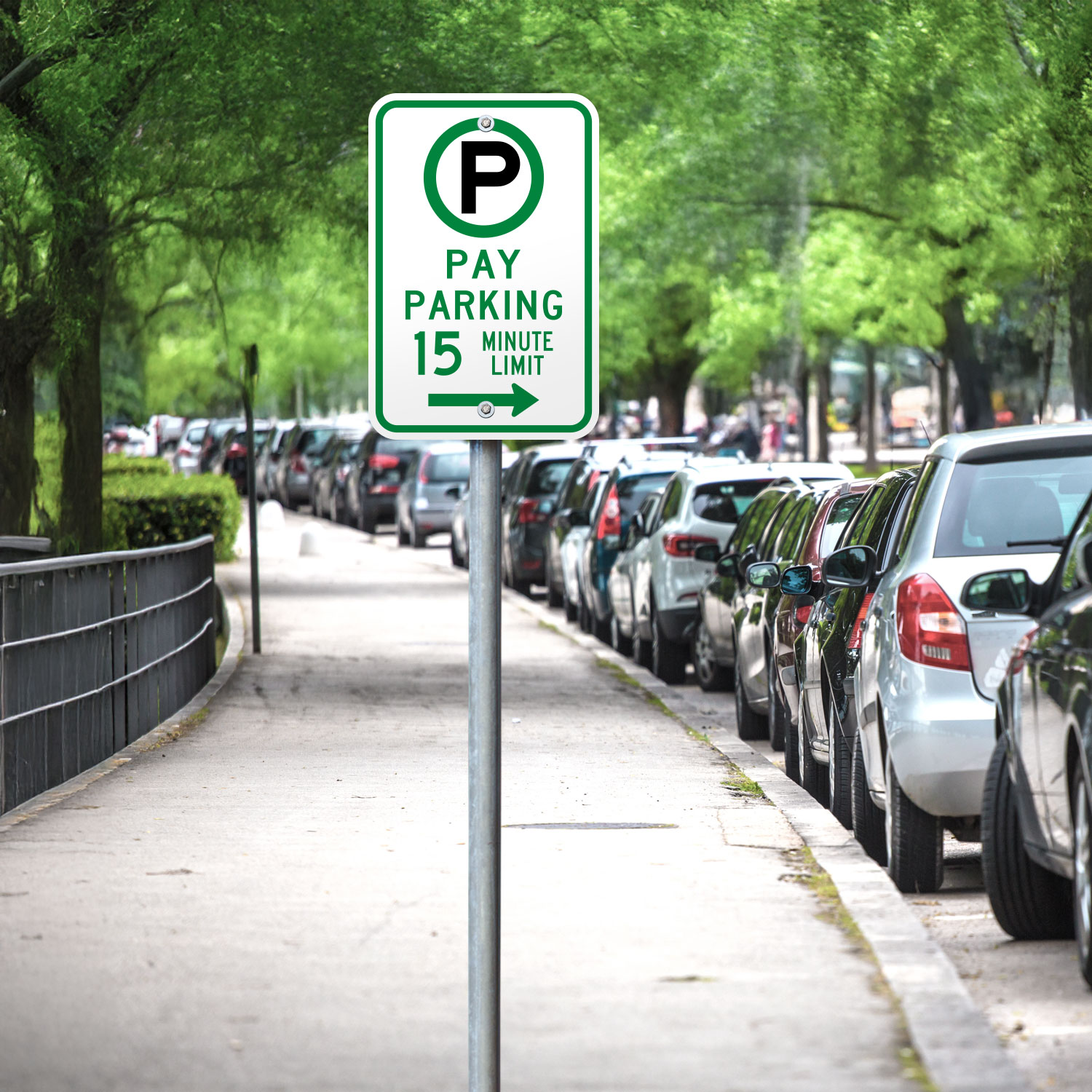 Pay Parking 15 Minute Limit to the Right Sign
