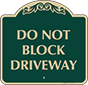 Green Background – Do Not Block Driveway Sign